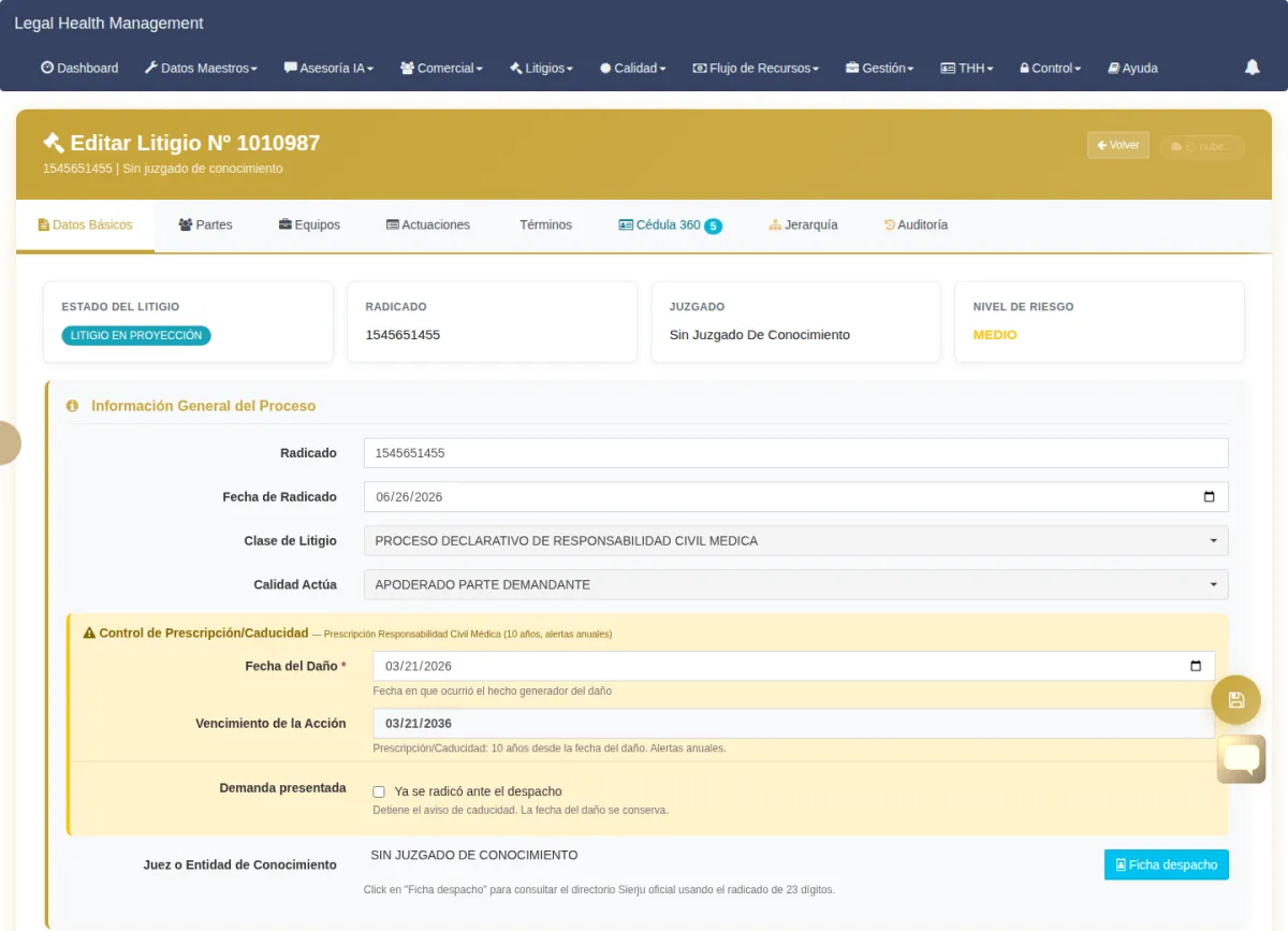 Ficha de un litigio de ejemplo con las pestañas Datos básicos, Partes, Actuaciones, Términos, Cédula 360, Jerarquía y Auditoría.